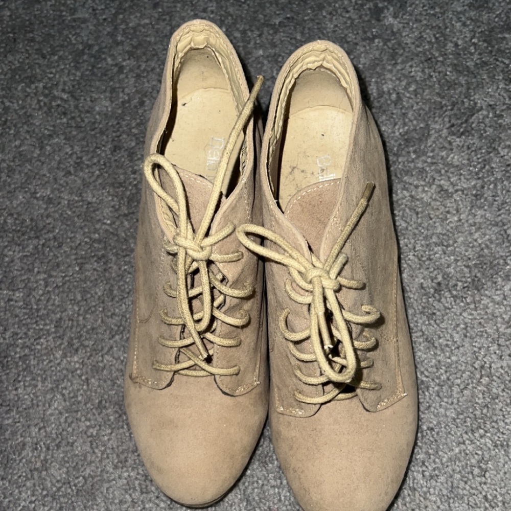 Bella Marie Booties size 8